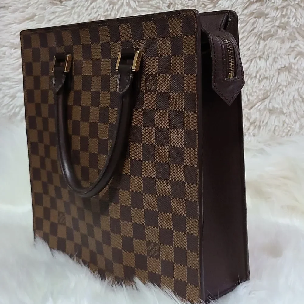 💯 Authentic Louis Vuitton DE Handbag 🍀